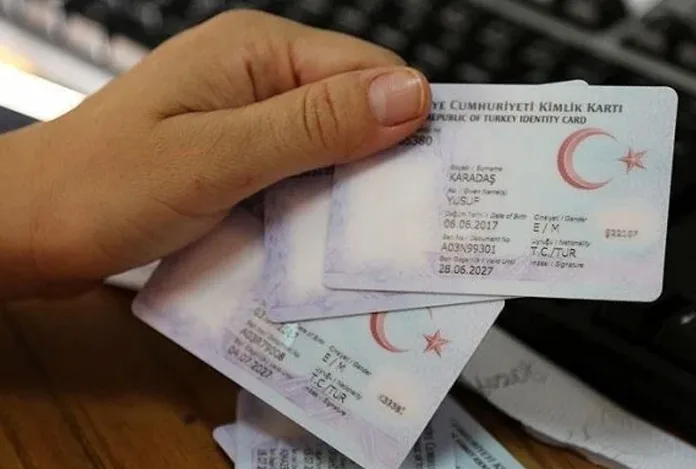 Kimliğini yenilemeyenlere kötü haber: Yeni kimlik kartı olmayanlar bankalarda işlem yapamayacak!