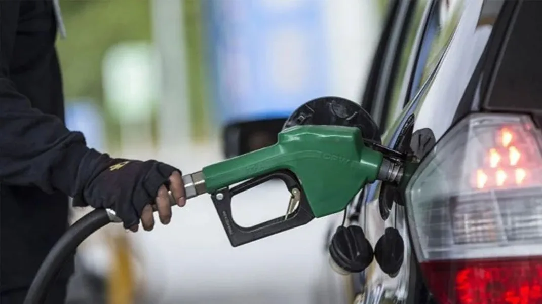 Benzine bu gece bir indirim daha geliyor