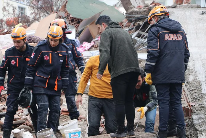 AFAD, depremde hayatını kaybedenlerin defin işlemlerine ilişkin bilgi verdi