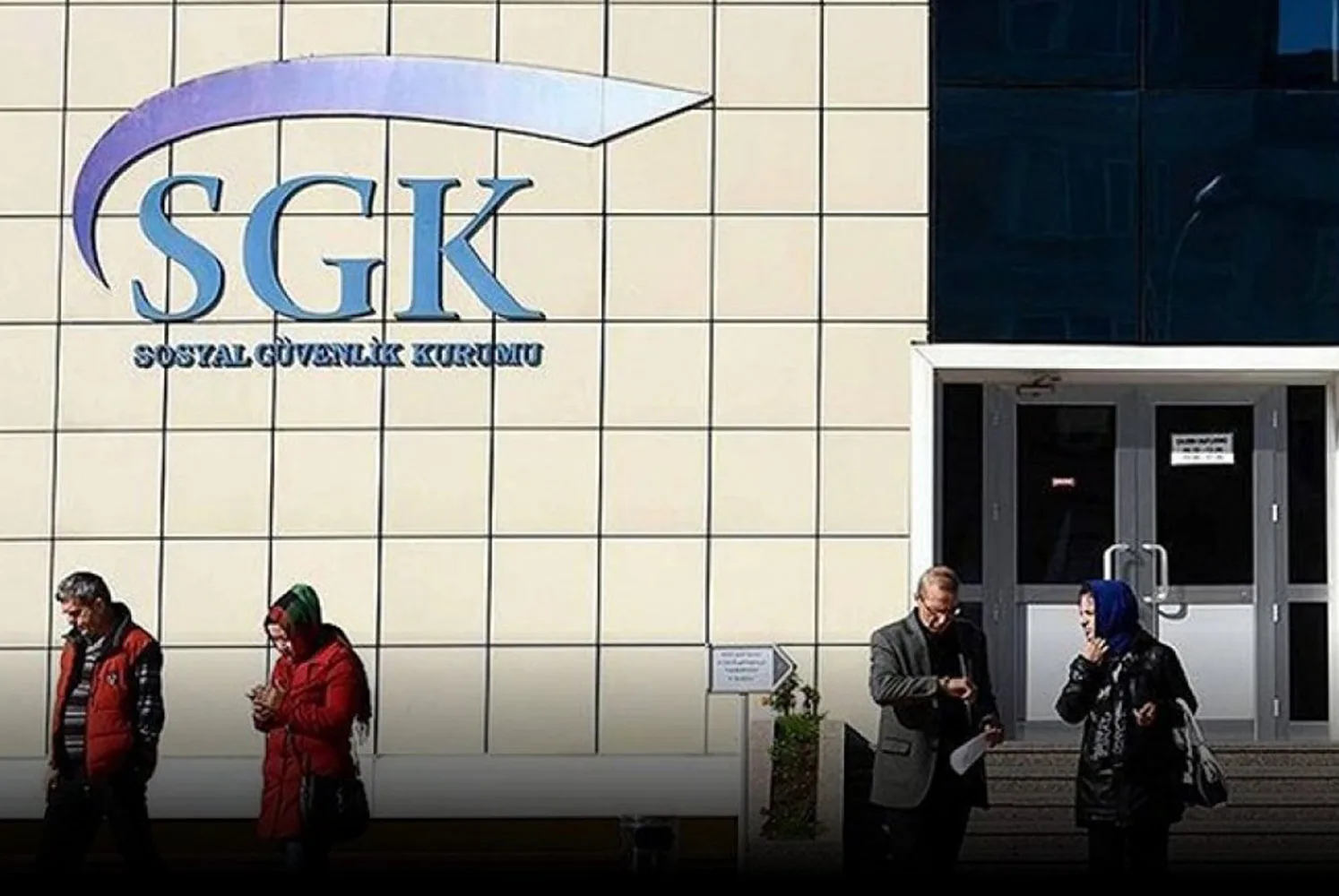 SGK’dan EYT açıklaması: “Kanun yürürlüğe girmeden yapılan taleplere istinaden aylık bağlanamaz”