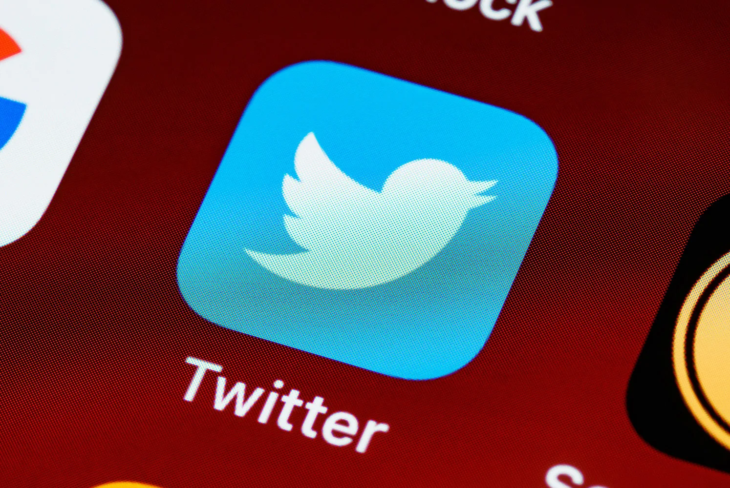 Kimlik bilgisi olmadan Twitter’a girilemeyecek!