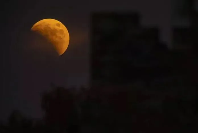 Kanlı Ay Tutulması gerçekleşti