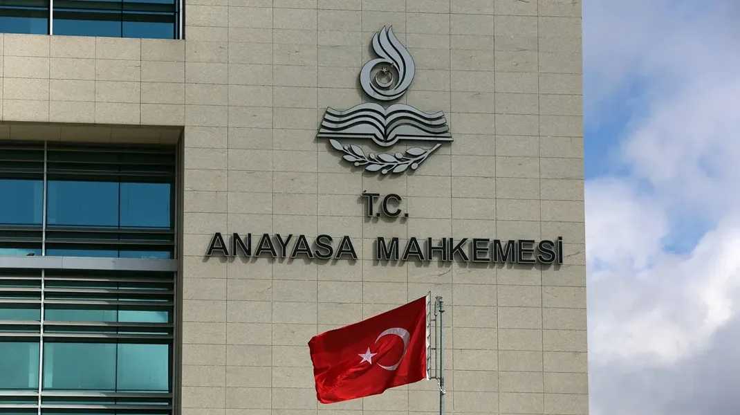 Anayasa Mahkemesi, 3 siyasi partinin kapatılmasına karar verdi