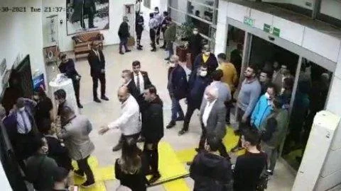 Mersin’de meclisi bastılar