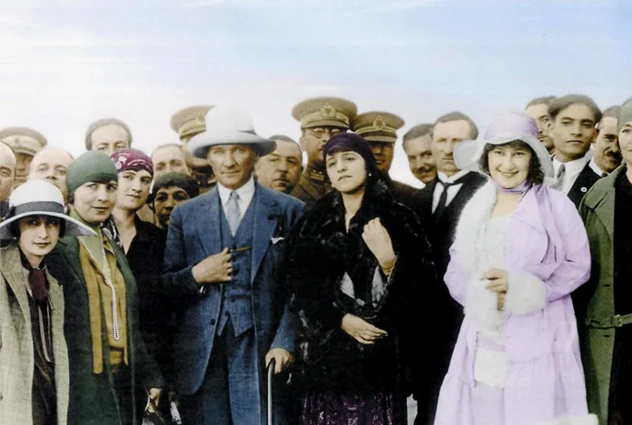 “Bu ülkenin kadınları 88 yıldır seçiyor ve seçiliyorsa bunu borçlu olduğu biri var”