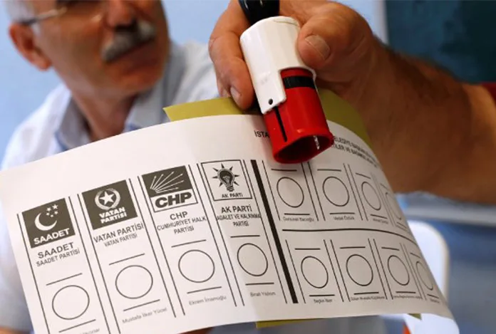 AK Parti eriyor, İYİ Parti yükselişte!