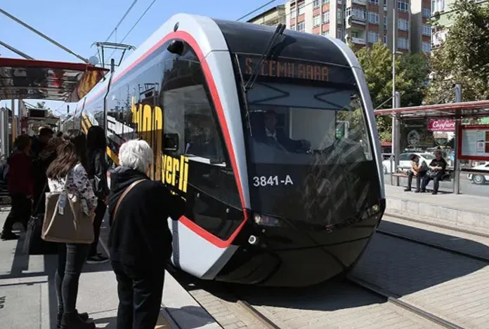 Türk öğrenciye 2,25 TL, Suriyeli öğrenciye bedava!