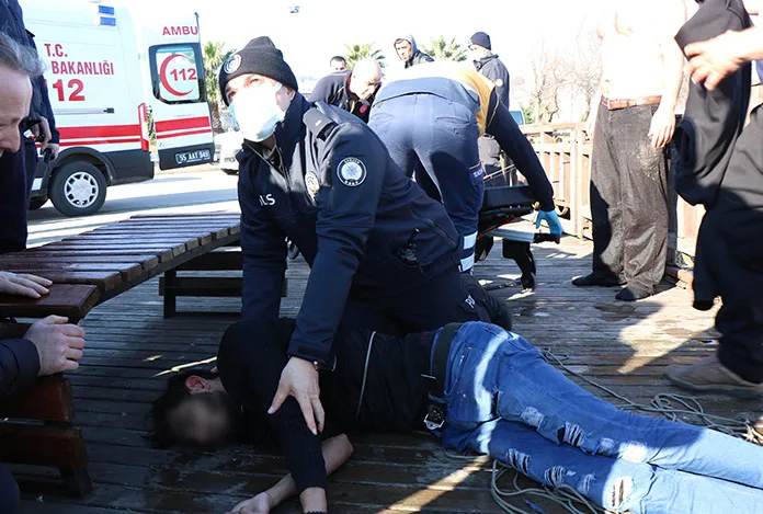 Sevgilisiyle tartıştı, denize atladı!