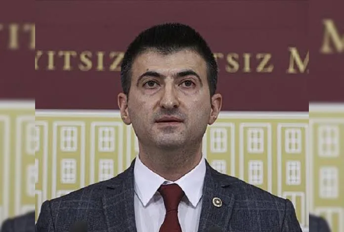 Mehmet Ali Çelebi AK Parti’ye geçti: “Cumhurbaşkanı Erdoğan’a şükranlarımı sunuyorum”
