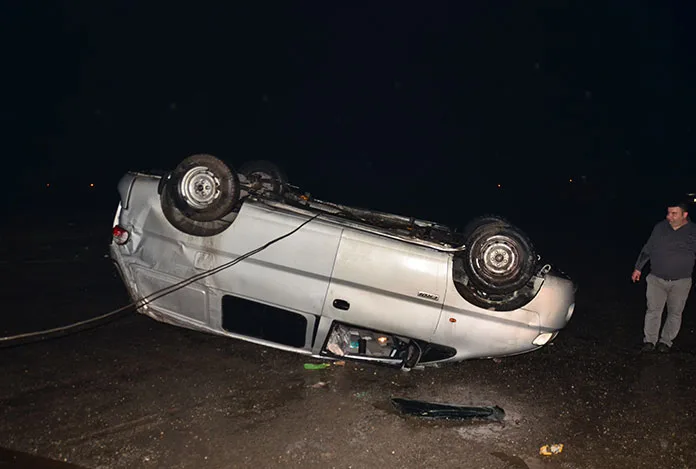 Terme’de minibüs takla attı: 3 yaralı