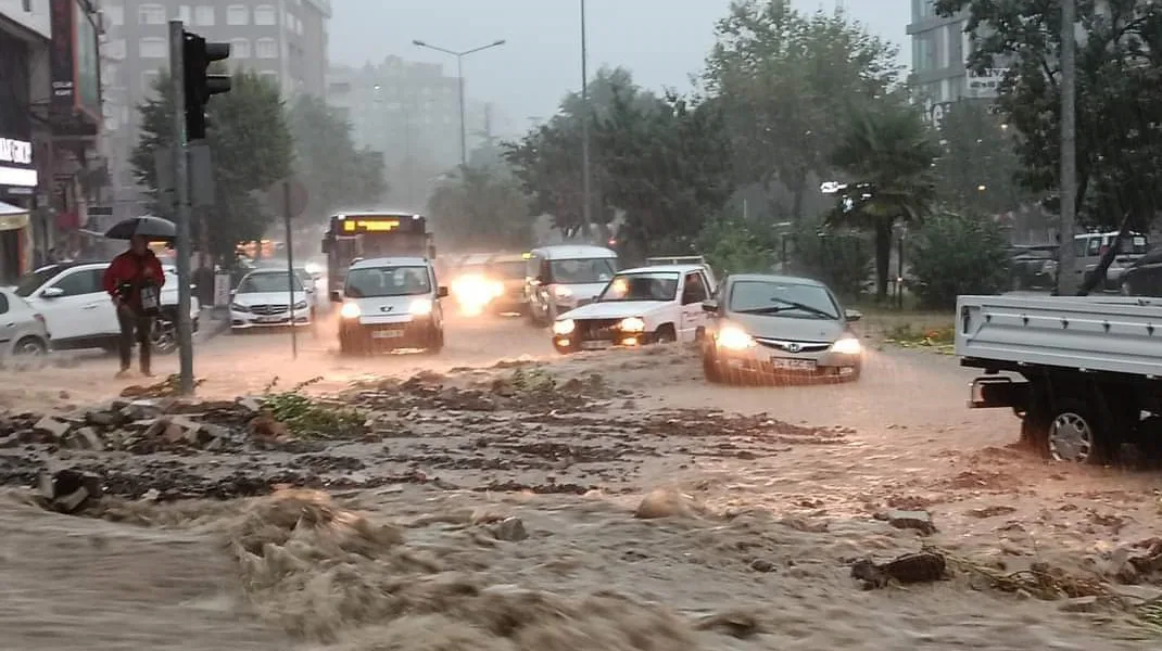 Meteoroloji, Samsun’da bu akşam kuvvetli sağanak yağış uyarısı yaptı