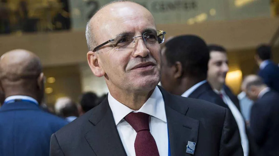 Mehmet Şimşek, Türkçe ve İngilizce faiz mesajı verdi