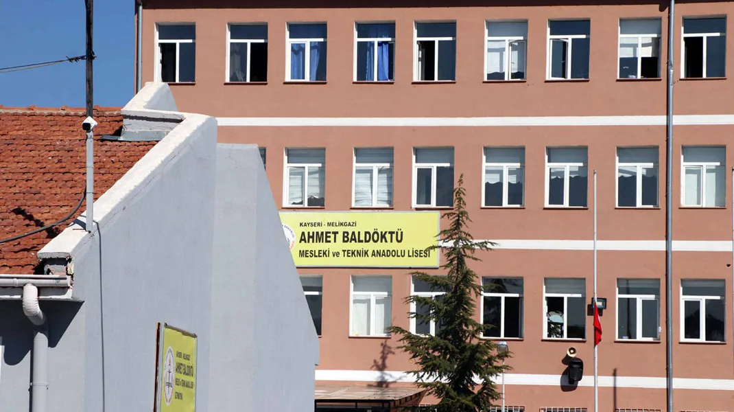Kayseri’de lisede zehirlenme şüphesi: 39 öğrenci hastaneye kaldırıldı