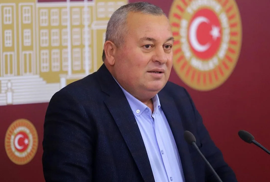 Cemal Enginyurt’tan BİM yöneticisi Galip Aykaç’a: “5 dakika adam gibi duramadın”