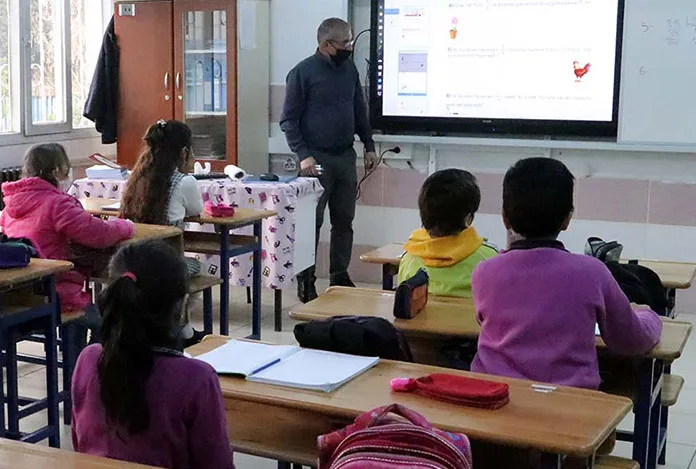 Eğitimcilerden Öğretmenlik Meslek Kanunu’na tepki