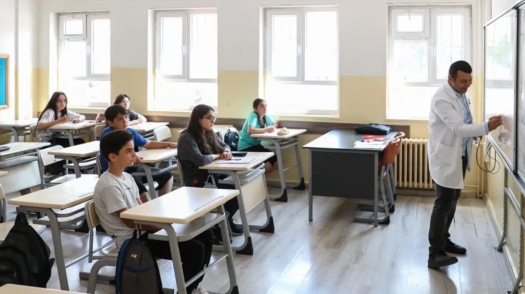 İlkokul ve ortaokullarda din derslerinin saati artırıldı, Arapça dersi 18 saate çıkarıldı