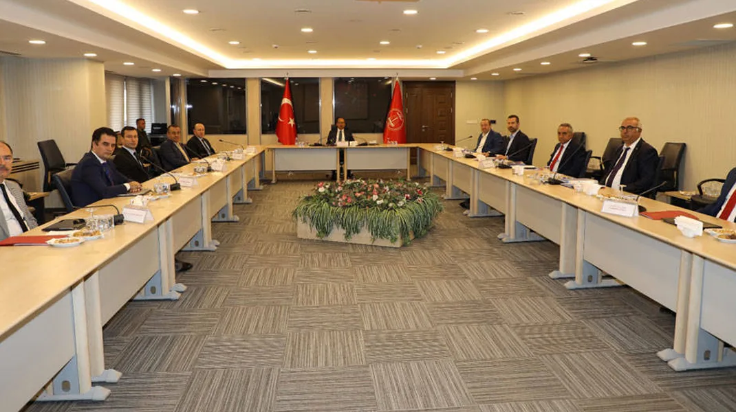 Memur ve memur emeklisine yapılacak zam oranının belirleneceği Hakem Kurulu toplantısı başladı
