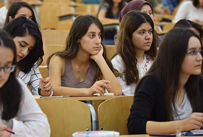 “Gençlerin umutlarını yok ediyorlar”