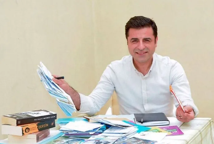 Selahattin Demirtaş: “Şimdi hep birlikte direnme ve kazanma zamanı”
