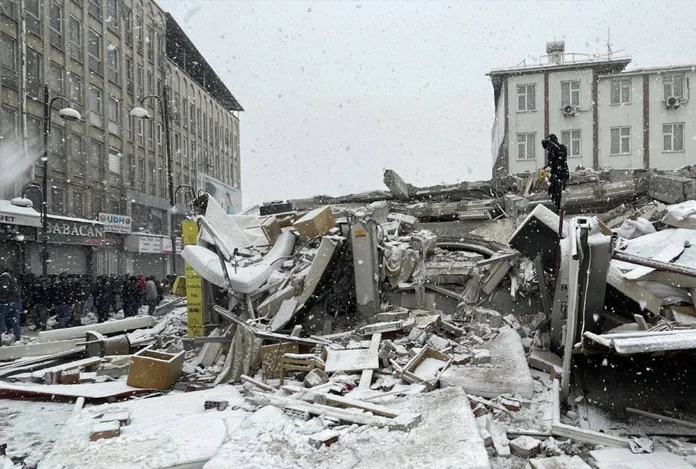 Yemeksepeti ve Migros deprem bölgesine verilen yardım siparişlerini hızla depremzedelere ulaştırılacak