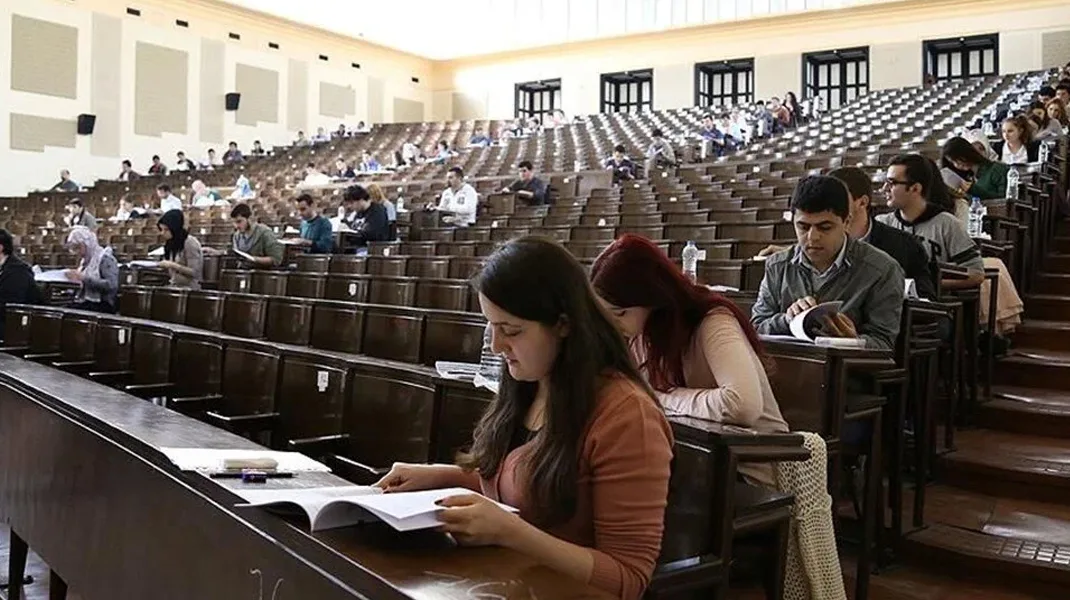 AK Partili Metin Külünk’ten ‘Yabancı uyruklu öğrenciler sahte evraklarla üniversitelere kaydediliyor’ iddiası