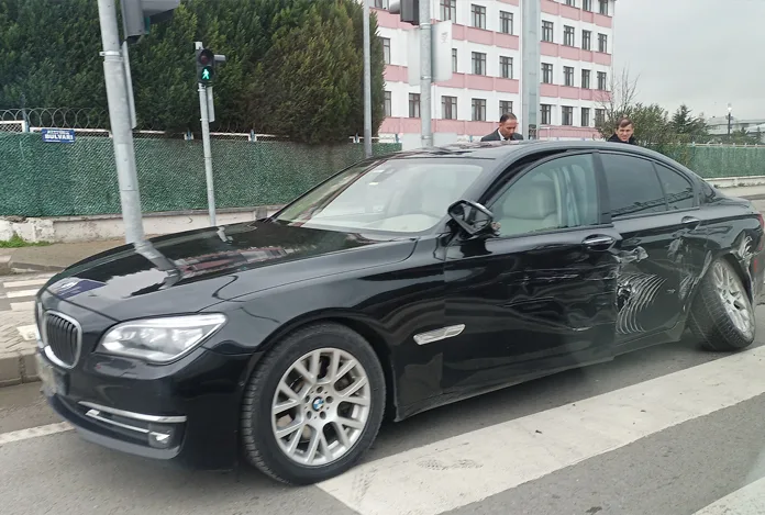 Samsun Büyükşehir Belediye Başkanı Mustafa Demir’in aracına beton mikseri çarptı