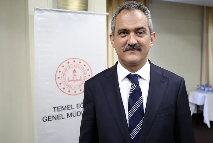 Bakan Özer şoförünü şube müdürü olarak atadı