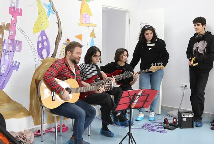 Depremin izleri Atakum’da siliniyor