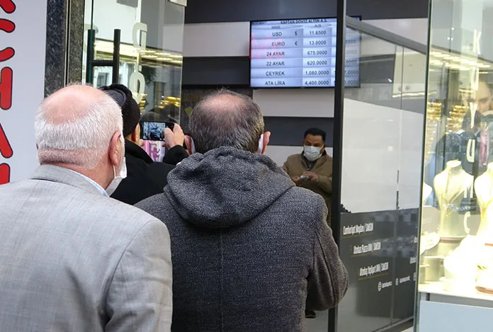 Samsun’da döviz büroları hareketlendi