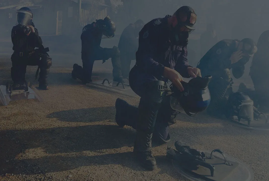 Göçmenlere gaz ve tazyikli su