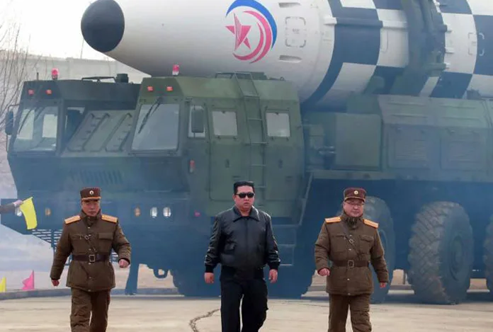 Kuzey Kore, Japon Denizi’ne balistik füze fırlattı