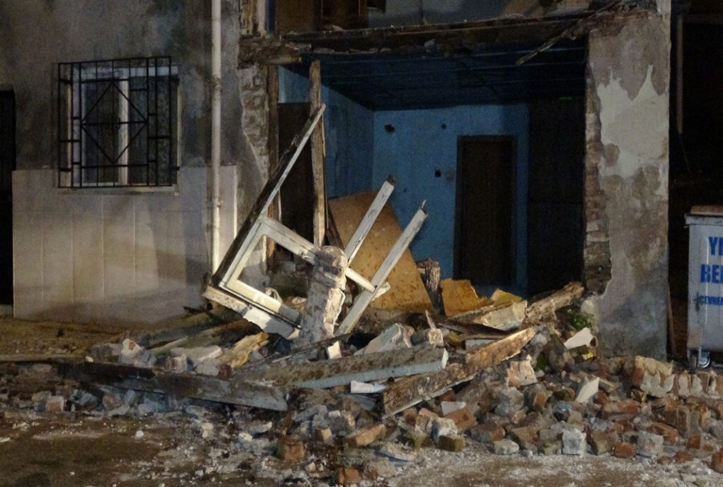 İzmir’de fırtına, Bursa’da lodos