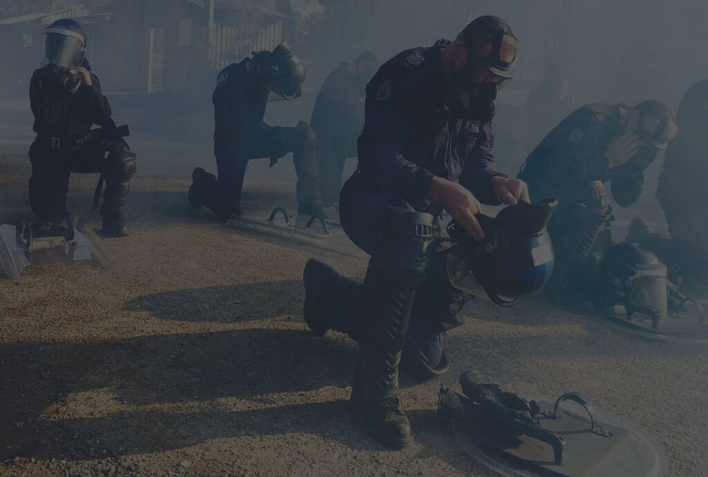 Göçmenlere gaz ve tazyikli su