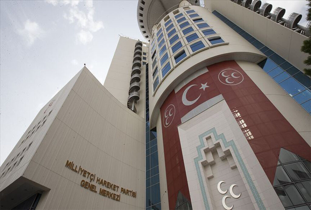 CHP ve İYİ Partili 27 üye istifa ederek MHP’ye geçti