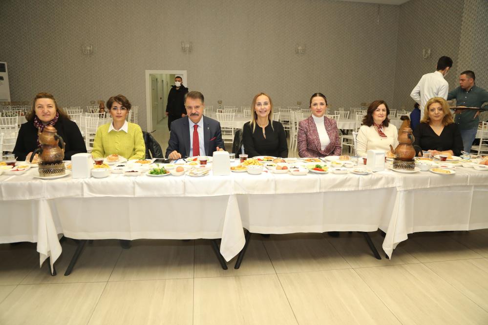 Başkan Deveci: “ Kadın siyasetin temel öznelerinden bir tanesi”