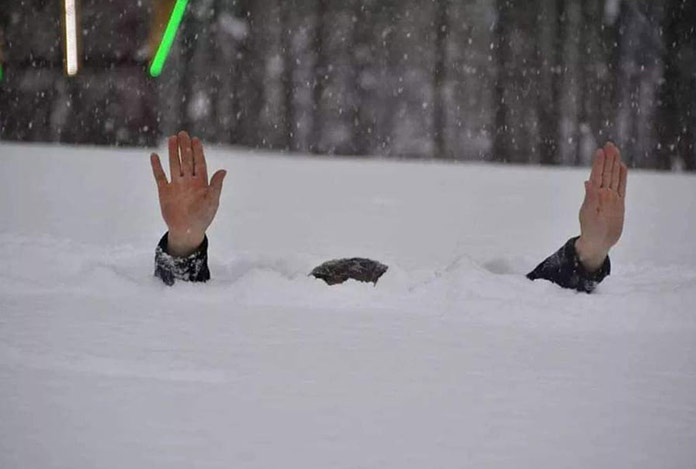 Kar kalınlığı insan boyunu aştı!