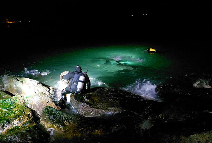 Denize uçan araçtan sağ çıktı