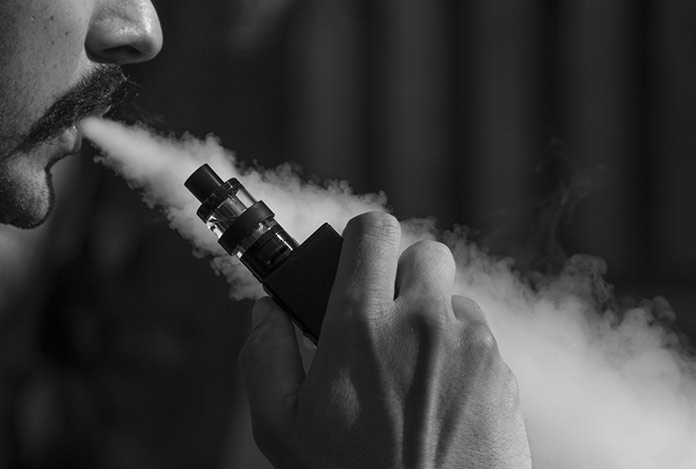 Elektronik sigara daha az zararlı değil