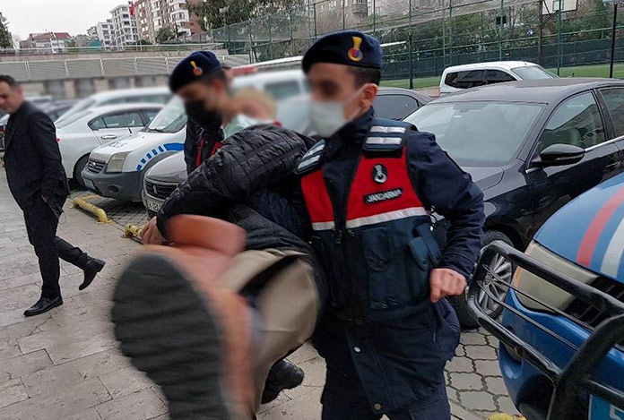 El-Kaide zanlısı gazeteciye saldırdı