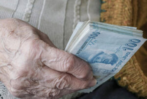 En düşük emekli maaşı iddiası: Rakam verildi