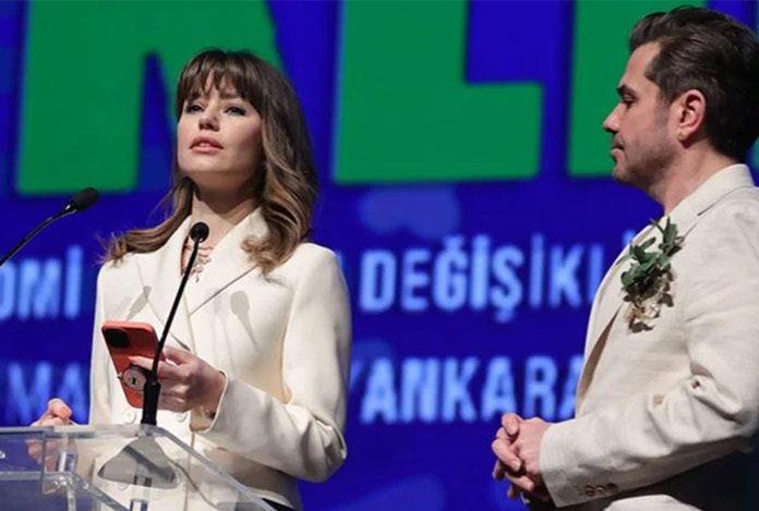 Beren Saat’ten isyan: “Yüzümüzü Doğu’ya döndük”