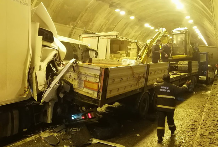 Bolu’da zincirleme kaza: 30 yaralı