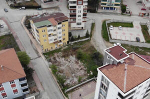 Adresi karıştırınca yanlış binayı yıktı!