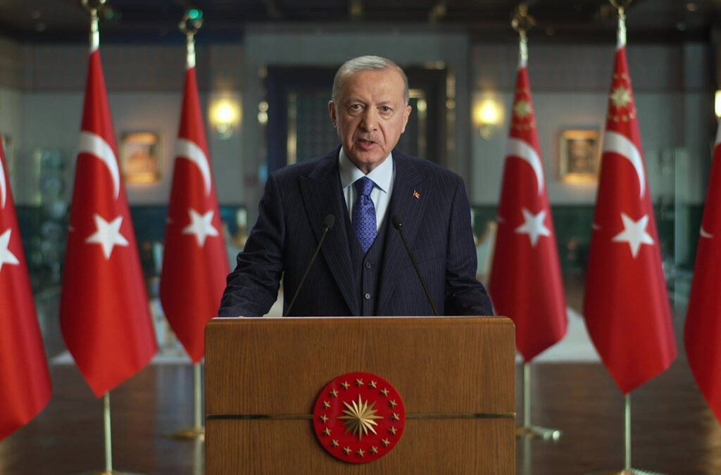 AK Parti’de kopuş sürüyor!