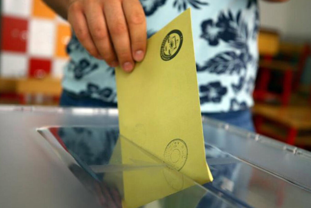 AYM seçim kanunu itirazını kabul etti