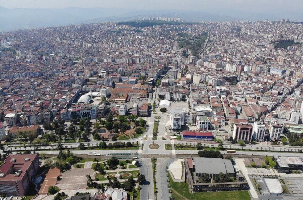 Nüfusunun 10 katı kadar hasta baktı