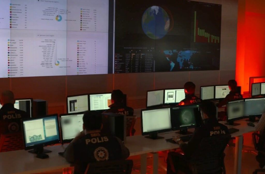 En üstte çıkan sitelere dikkat: Dolandırıcıların yeni tuzağı