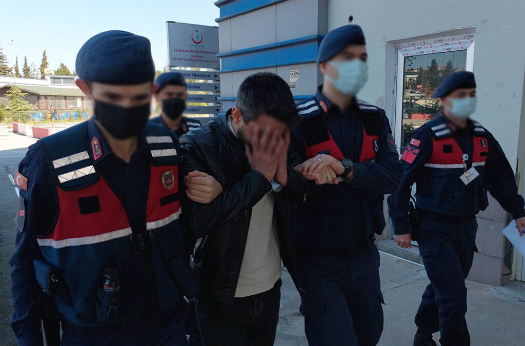 Jandarmaya uyuşturucu satmaya kalktı, yakayı ele verdi