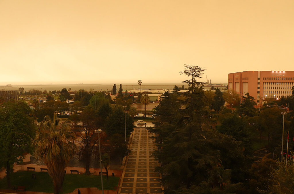 Samsun’da gökyüzü kızıla döndü!