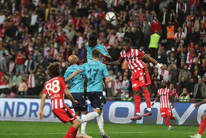 Samsunspor zora soktu!